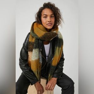 Like New Piper Plaid Recycled Blend Fringe Scarf